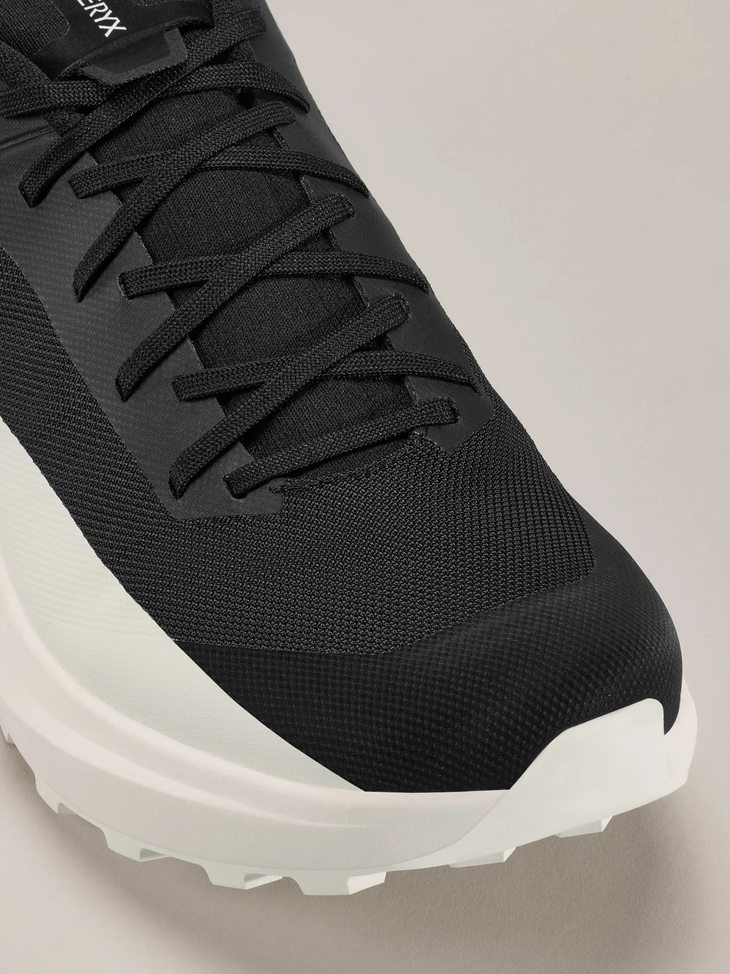 Black / Arctic Silk